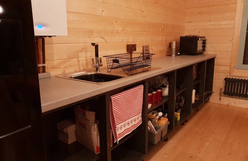 Margate Kabine | Caban Cwtch - Log fire, pool table, fire pit, BBQ, hot tub cinema: Dog friendly