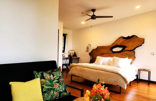 San Ignacio Kabine | Cabana 2 -Modern amenities cabin, on the banks of the Belize River