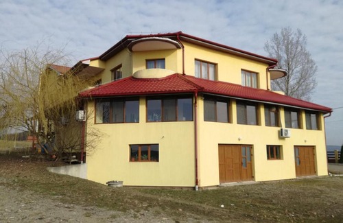 Criseni Haus | Cabana de la Trei Brazi