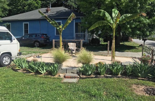 East Side Haus | Cabbagetown Charmer, Walk to so much in Atlanta