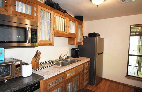Vian Kabine | Cabin 1, AKA The Treehouse 1 bedroom and a loft. 2 bathrooms. Sleeps 5