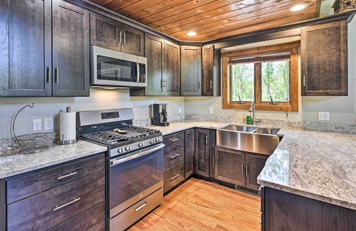 Nekoosa Kabine | Cabin 1 Mi to Sand Valley, 1 Block to Beach