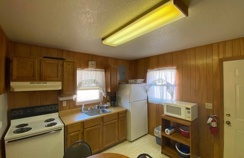 Warsaw Kabine | Cabin 12 - Reel and Trigger