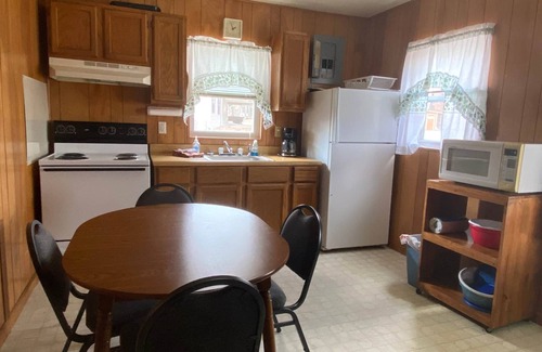 Warsaw Kabine | Cabin 12 - Reel and Trigger