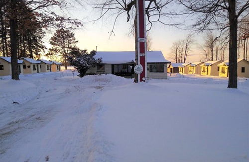 Cadillac Kabine | Cabin #3 - Middle Mitten