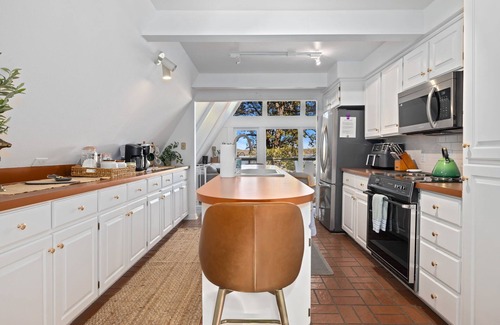 Lost Bridge Village Haus | Cabin Allswell - Beaver Lake A-Frame - Sleeps 8