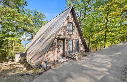 Lost Bridge Village Haus | Cabin Allswell - Beaver Lake A-Frame - Sleeps 8