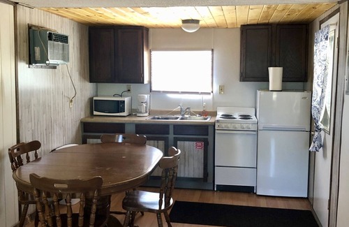 Hot Springs Kabine | Cabin by lake, pet friendly, quiet