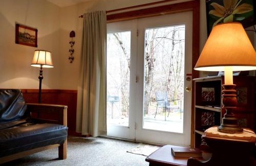 Lyndhurst Haus | Cabin Creekwood