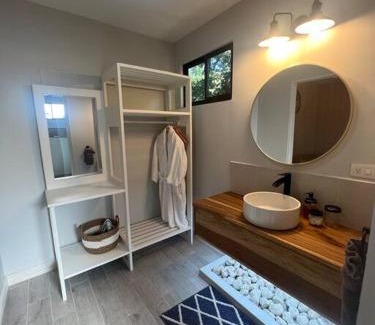 Palma Wohnung | Cabin Featuring Jacuzzi and Pool in La Fortuna