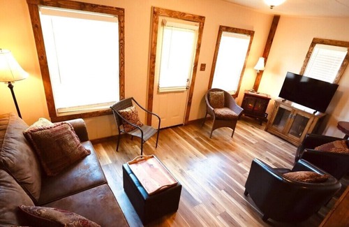 Springfield Kabine | Cabin Home with its own private access park