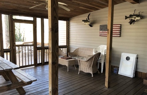 Guntersville Haus | Cabin in the Cove - Boathouse - Dog Friendly