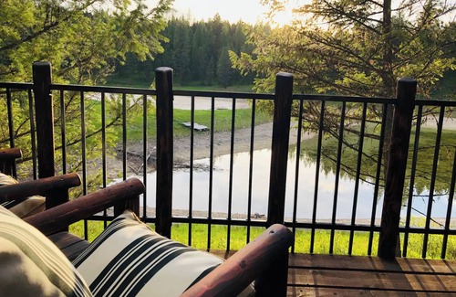 Kalispell Kabine | Cabin in the trees on a private pond with WiFi