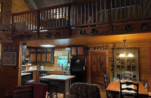 Coffeeville Haus | Cabin in the woods overlooking Grenada lake.