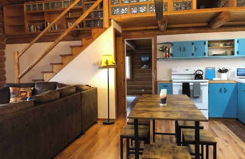 Sagle Kabine | Cabin in the woods, with lake view and hot tub