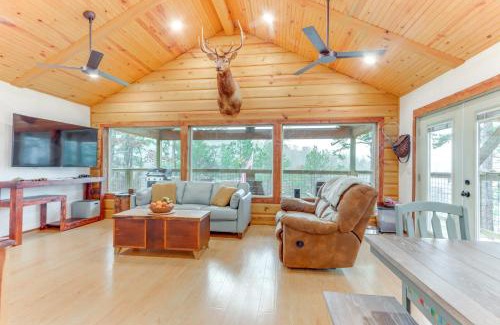 Rogers Haus | Cabin on Beaver Lake with Views and Furnished Deck!
