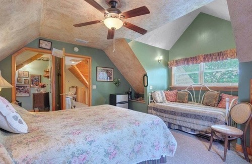 Lake Helen Haus | Cabin On The Lake