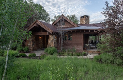 Hoback Junction Haus | Cabin with Club Access - Snake River Sporting Club