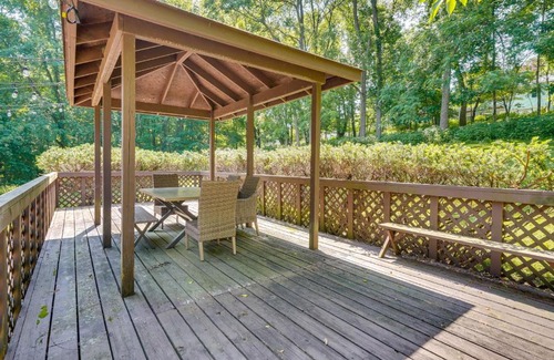 Howard Haus | Cabin with Deck about 3 Mi to Apple Valley Lake!