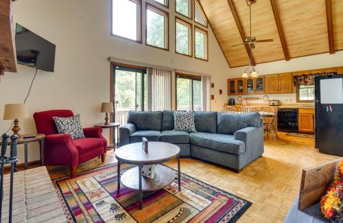 Howard Haus | Cabin with Deck about 3 Mi to Apple Valley Lake!