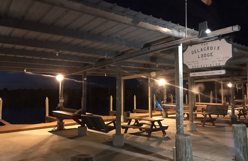 Delacroix Wohnung | Hütten und Bootsanleger "Delacroix Island, Louisiana"