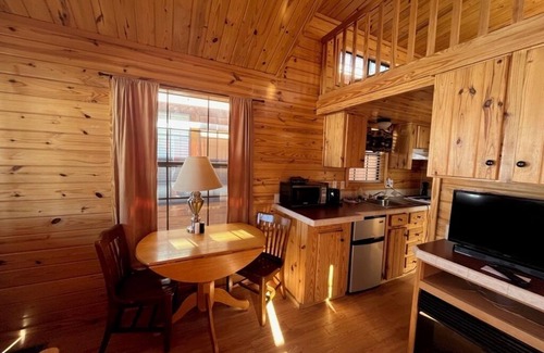 Mammoth Creek Kabine | Cabins by Panguitch Lake: Where Rustic Charm Meets Amazing Fishing!