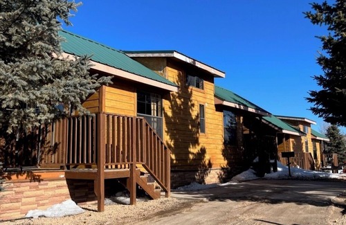 Mammoth Creek Kabine | Cabins by Panguitch Lake: Where Rustic Charm Meets Amazing Fishing!