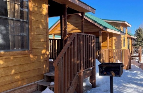 Mammoth Creek Kabine | Cabins by Panguitch Lake: Where Rustic Charm Meets Amazing Fishing!
