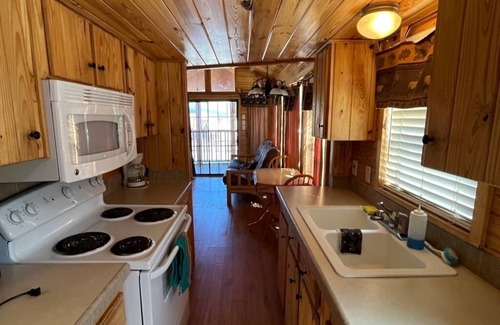 Mammoth Creek Kabine | Cabins by Panguitch Lake: Where Rustic Charm Meets Amazing Fishing!