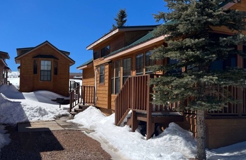 Mammoth Creek Kabine | Cabins by Panguitch Lake: Where Rustic Charm Meets Amazing Fishing!
