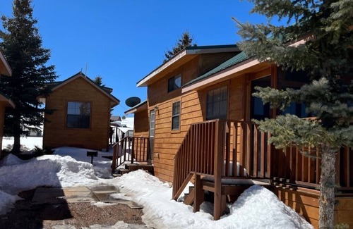 Mammoth Creek Kabine | Cabins by Panguitch Lake: Where Rustic Charm Meets Amazing Fishing!