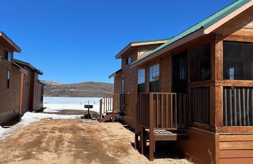 Mammoth Creek Kabine | Cabins by Panguitch Lake: Where Rustic Charm Meets Amazing Fishing!