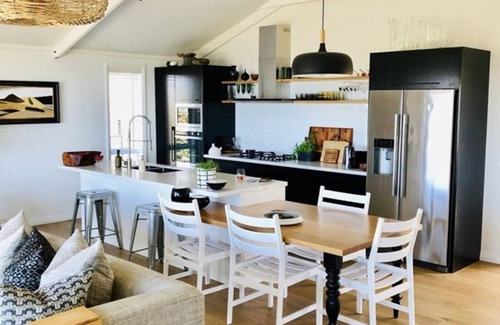 Cable Bay Haus | Cablecrest - 2 Master Suites and Grand Views