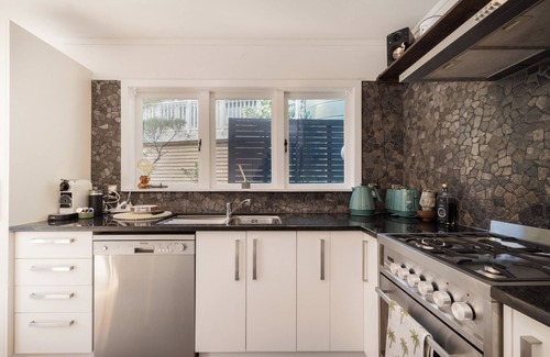 Piha Haus | Cactus Cottage - Iconic Piha Beach Holiday Home