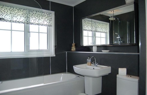 Cwrt Haus | Cae Talgarth Bungalow at Plas Talgarth Resort