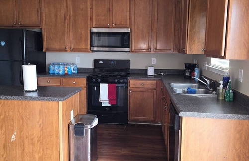 Lithia Springs Haus | CAJULS Guest House Near GA Aquarium, Six-flags,Mercedes-Benz Stadium,& Coca-Cola