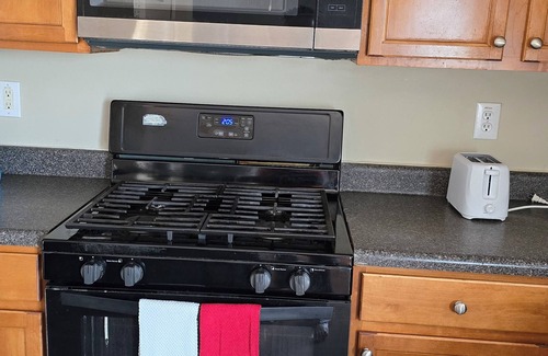 Lithia Springs Haus | CAJULS Guest House Near GA Aquarium, Six-flags,Mercedes-Benz Stadium,& Coca-Cola