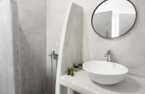 Perissa Haus | CAL DAY ROOMS SANTORINI