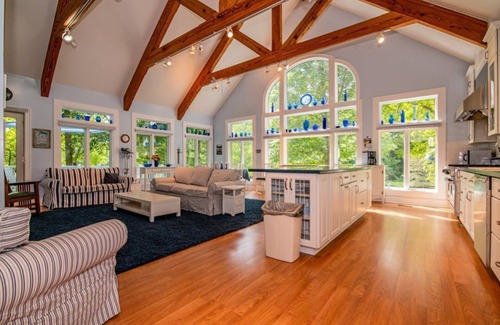Bracey Haus | Calm Waters Encounters on the Lake - Lake Gaston, Virginia