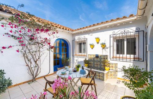 Vilafortuny Haus | Cambrils Beach - 8 min to Beach - AC - WiFi - Terrace - 8 Guests