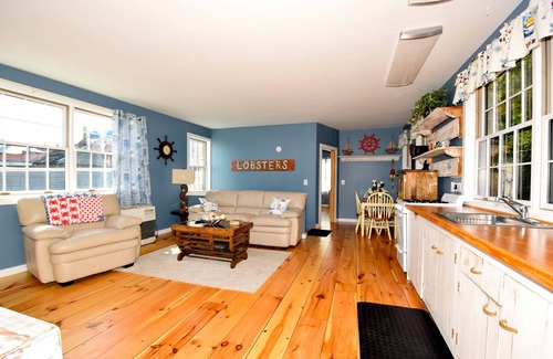 Camden Haus | Camden Harborfront Loft Das Hotel liegt an der Main Street in der Innenstadt von Camden