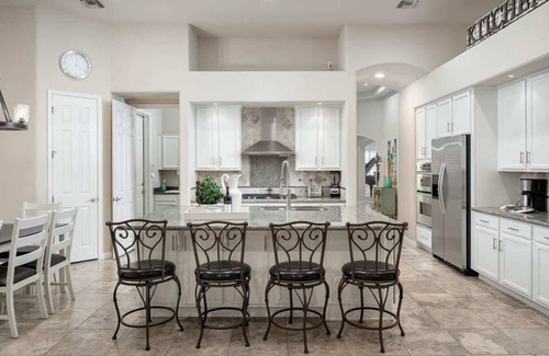 Camelback East Haus | Bella Sonora: Chic Camelback Corridor Home w/Pool