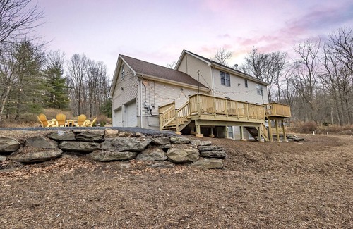 Cresco Haus | GOLF,Firepit,Hottub,Linens,Casino,Camelback,Kalahari!!