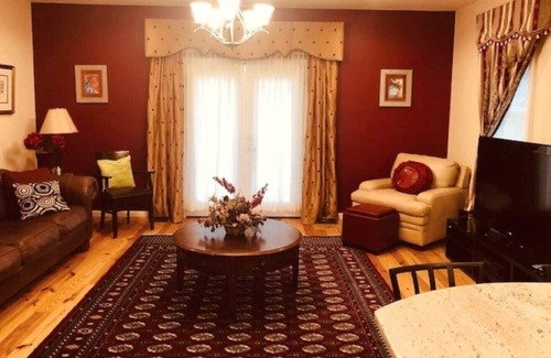 Winchester Haus | Cameron Charmer pristine downtown apt with double master suites