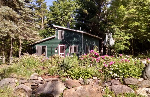 Sidney Hütte | Camp Betty 'Lakeside Retreat