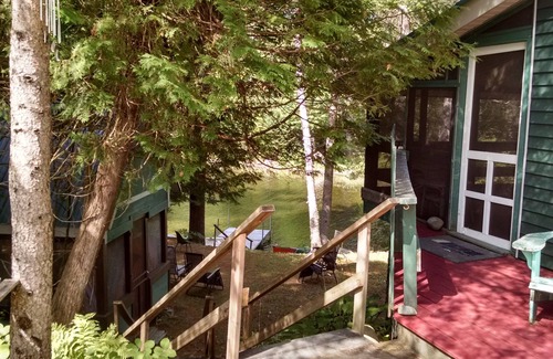 Sidney Hütte | Camp Betty 'Lakeside Retreat