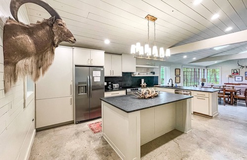 Wilburn Kabine | Camp Chinkapin ~ total privacy w/ dock on Little Red River