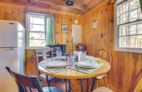 Waterboro Kabine | 'Camp Crescendo' Rustic Waterboro Cabin By Lake
