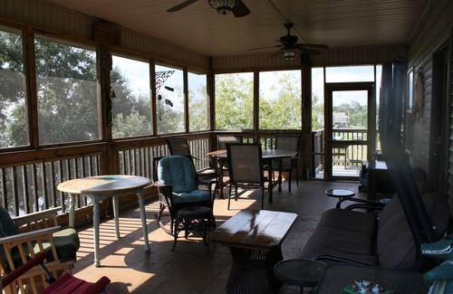 Pearlington Haus | WASSERFRONT! Das Camp Inn liegt direkt am East Pearl River. Tolle Lage!