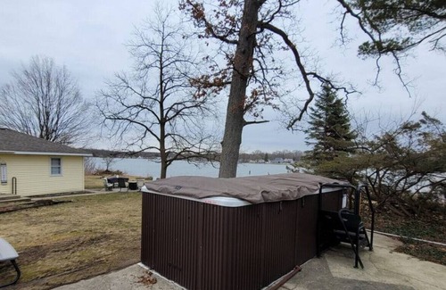 Alto Hütte | Campau Lake swim pool hot swim pool spa, game room